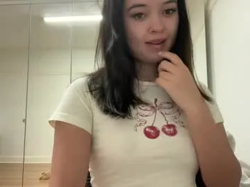 EmiliaWalker – webcam model profile photo Image 5