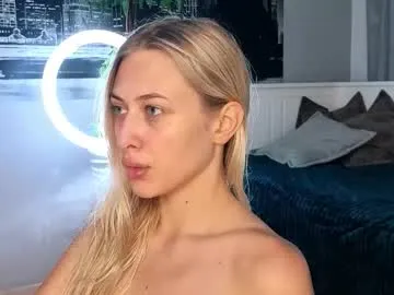 viaaann12 – webcam model profile photo Image 4