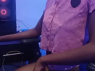 mae_nathan – webcam model profile photo Image 5