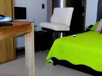 ChanelFoxi – webcam model profile photo Image 16