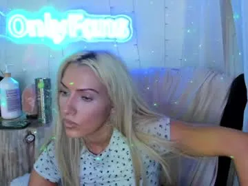 EmiliaWalker – webcam model profile photo Image 2