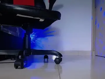 mae_nathan – webcam model profile photo Image 17