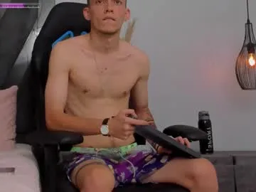 NikolJhones – webcam model profile photo Image 10