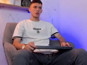 NikolJhones – webcam model profile photo Image 12