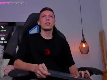 NikolJhones – webcam model profile photo Image 6