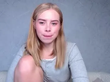 JulieSharp – webcam model profile photo Image 13