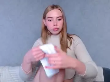 JulieSharp – webcam model profile photo Image 19