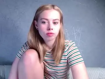 JulieSharp – webcam model profile photo Image 8