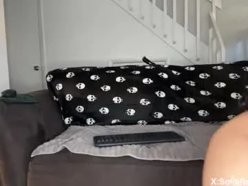 BelleWinter – webcam model profile photo Image 8