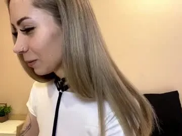 Elie – webcam model profile photo Image 3