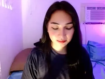 Carine – webcam model profile photo Image 6