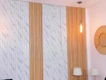 Dolce – webcam model profile photo Image 10