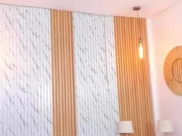 Dolce – webcam model profile photo Image 7