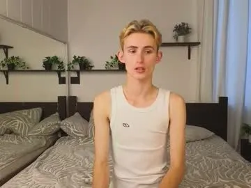 CarolineBleir – webcam model profile photo Image 12