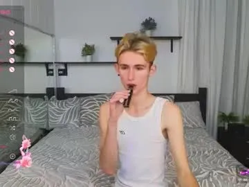 CarolineBleir – webcam model profile photo Image 13