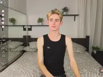 CarolineBleir – webcam model profile photo Image 14