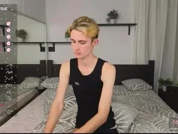 CarolineBleir – webcam model profile photo Image 15