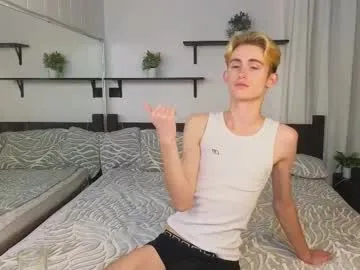 CarolineBleir – webcam model profile photo Image 16