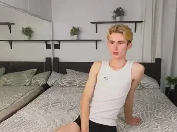 CarolineBleir – webcam model profile photo Image 17