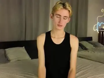 CarolineBleir – webcam model profile photo Image 8