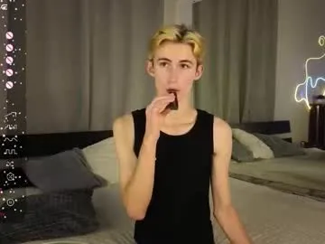 CarolineBleir – webcam model profile photo Image 9