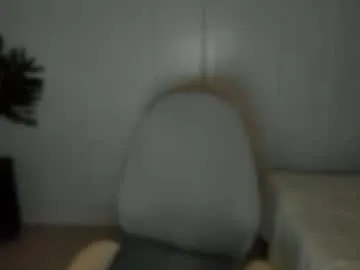 kissing33 – webcam model profile photo Image 11