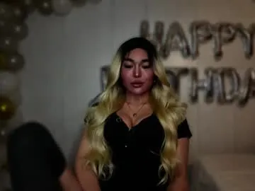 kissing33 – webcam model profile photo Image 12