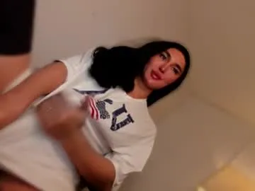 kissing33 – webcam model profile photo Image 18