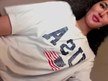 kissing33 – webcam model profile photo Image 19