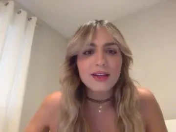 HazelLynn – webcam model profile photo Image 2