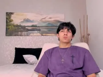 MickeySean – webcam model profile photo Image 10