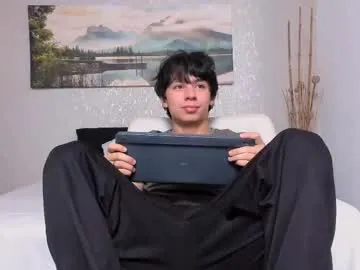 MickeySean – webcam model profile photo Image 13