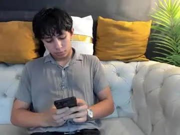 MickeySean – webcam model profile photo Image 8