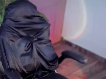 emilywarren296 – webcam model profile photo Image 14