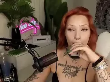 Gia – webcam model profile photo Image 8