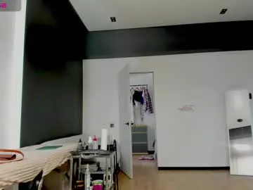 RachelRouge – webcam model profile photo Image 9