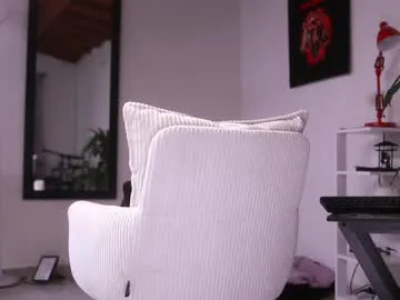 xomega_02 – webcam model profile photo