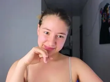 emilywarren296 – webcam model profile photo Image 14