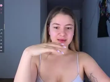 emilywarren296 – webcam model profile photo Image 18