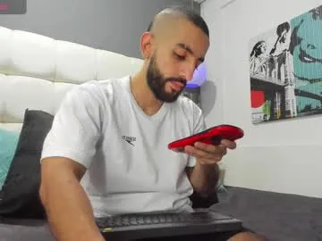 AdelinaLuuna – webcam model profile photo Image 2