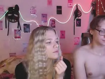 mae_nathan – webcam model profile photo Image 15