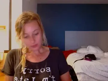 mae_nathan – webcam model profile photo Image 13