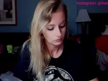 mae_nathan – webcam model profile photo Image 18