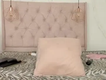 iamsomeone1234 – webcam model profile photo Image 13