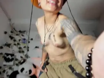 Raisa – webcam model profile photo Image 4