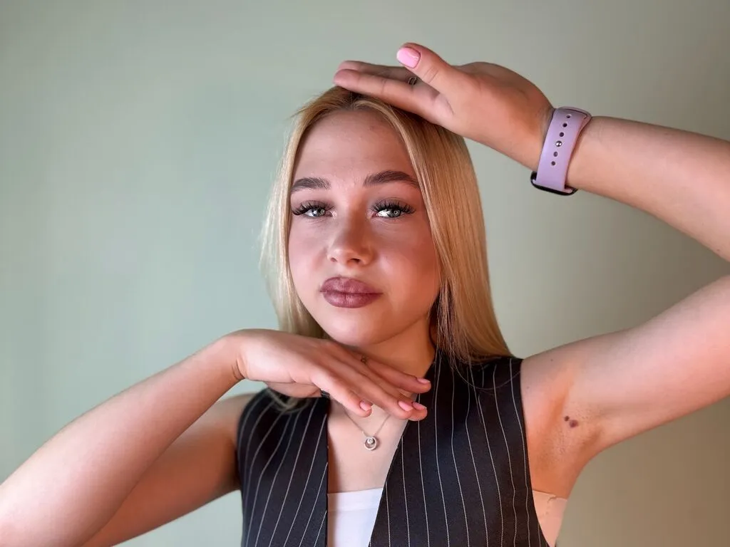 AngelynBroe – webcam model profile photo