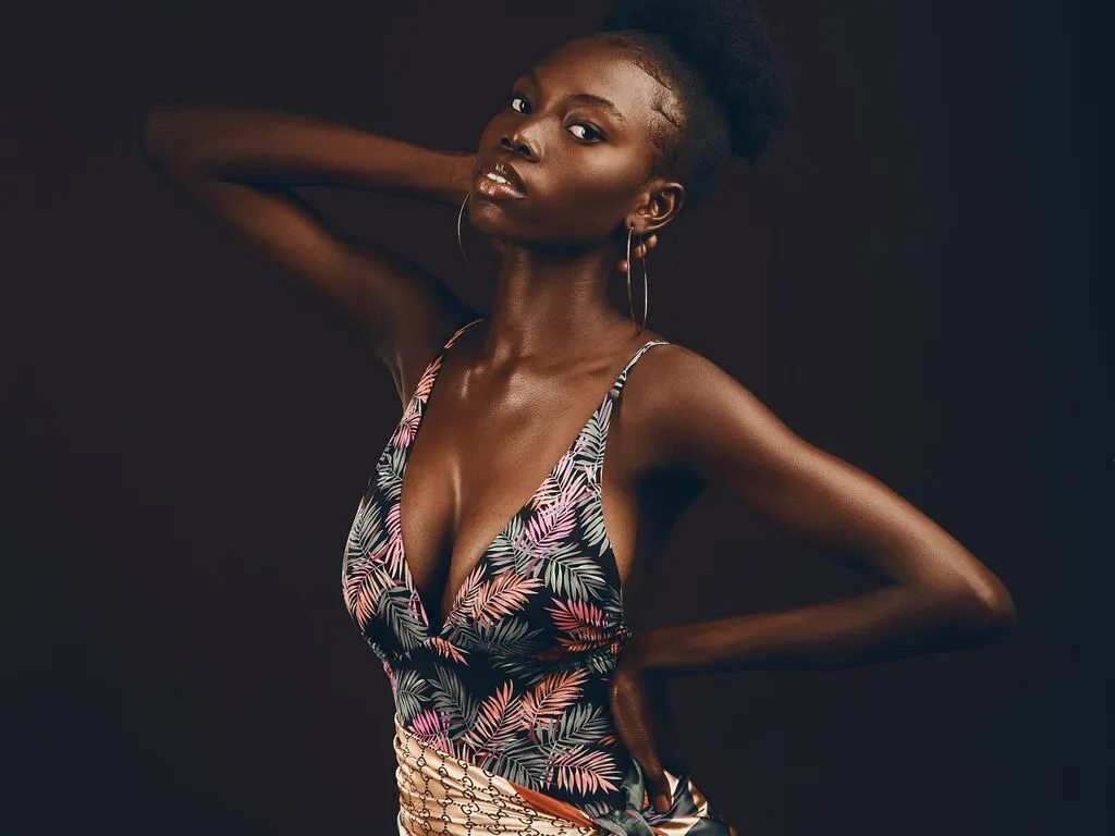 IssaJenner – webcam model profile photo