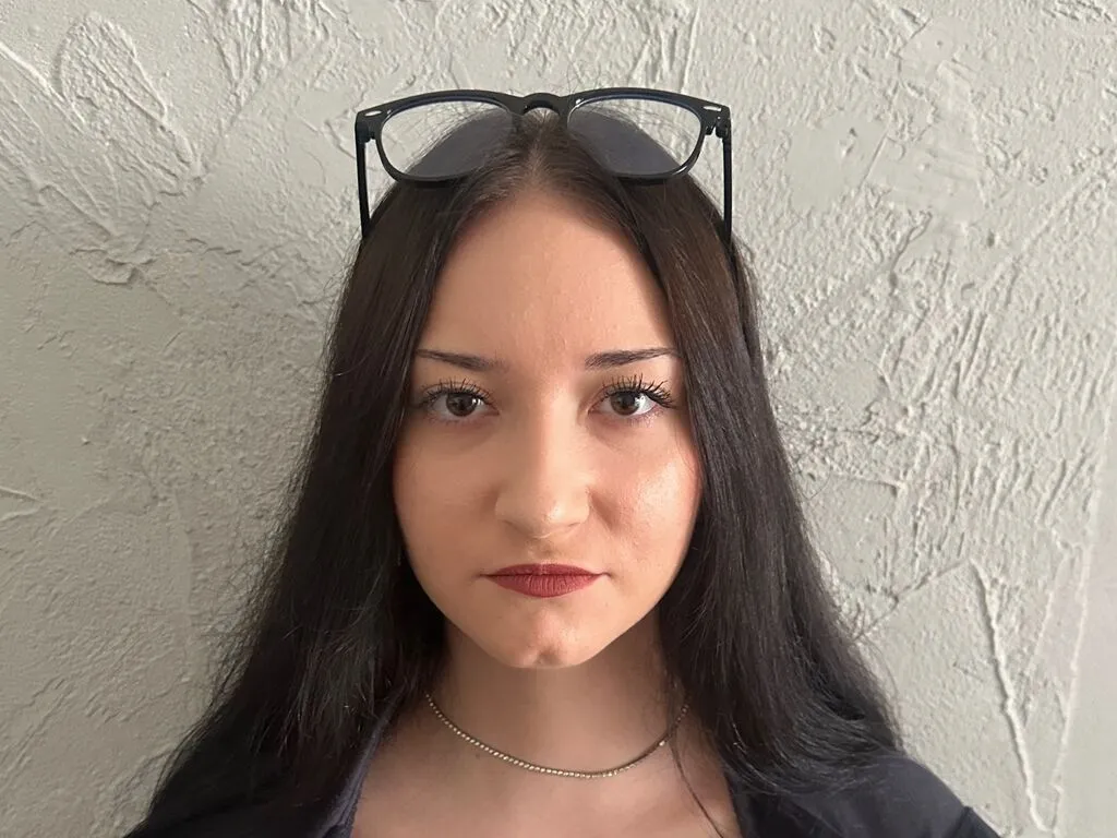 LessyLuiz – webcam model profile photo