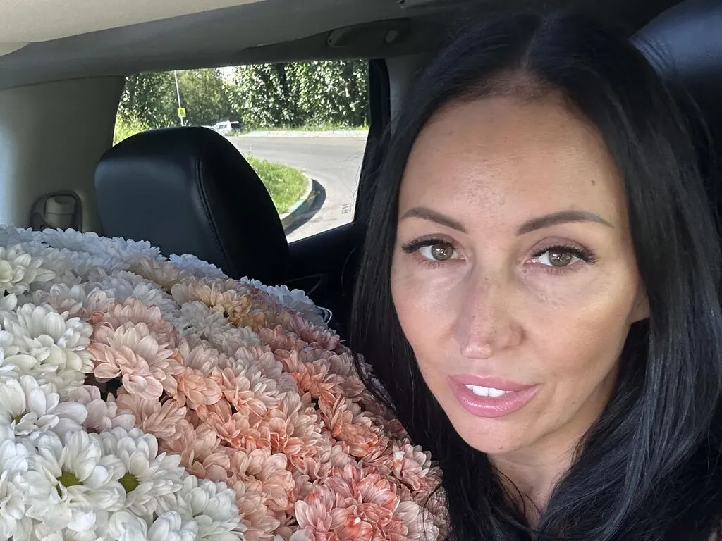 LipaWild – webcam model profile photo