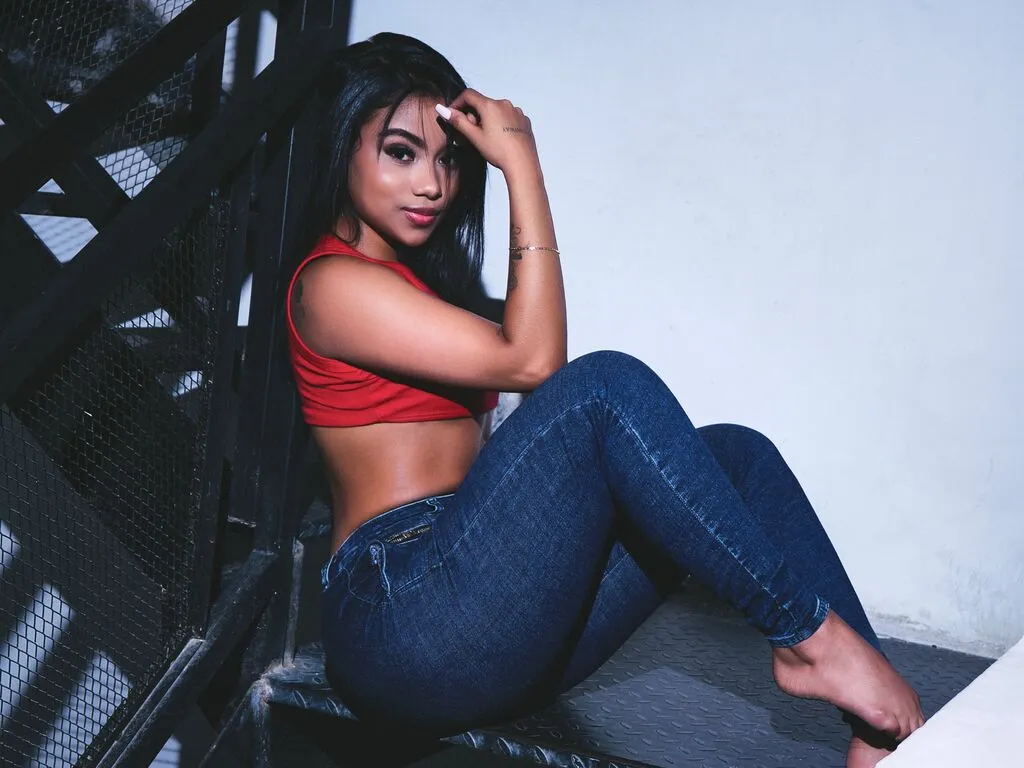 MilyThomas – webcam model profile photo